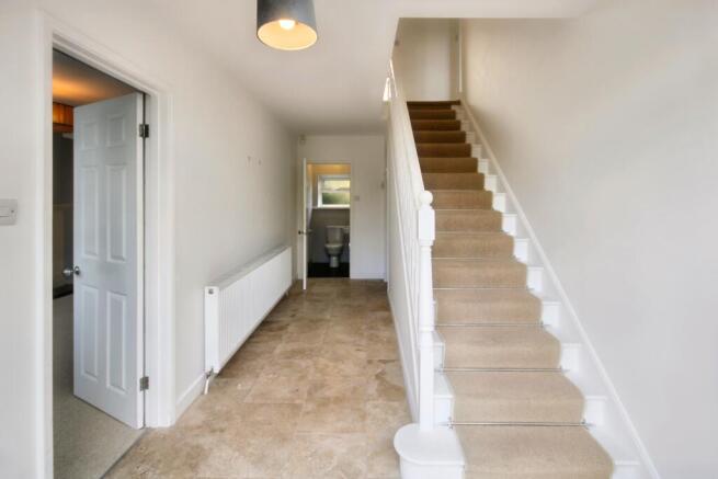 5 bed Detached to rent Image 4