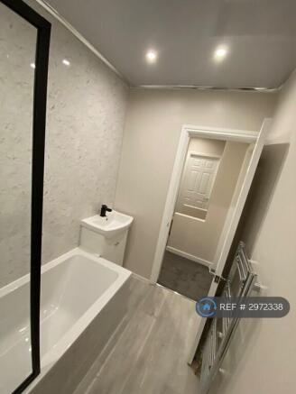 3 bed Terraced to rent Image 6