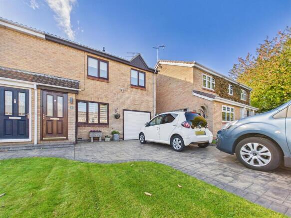 3-bed semi-detached on Glanton Close, Wardley, Gateshead, £225,000