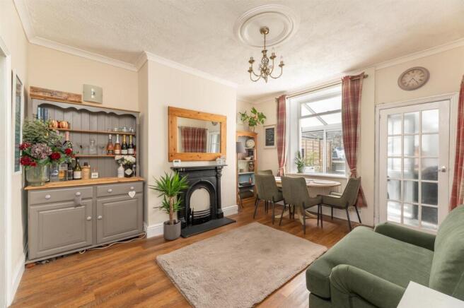 3 bed Terraced for sale Image 9