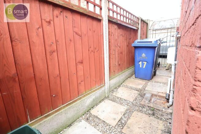 2 bed Terraced to rent Image 8