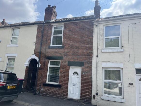 2 bed Terraced to rent Image 2