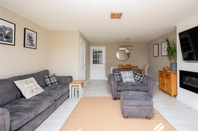 4 bed Semi-Detached for sale Image 4
