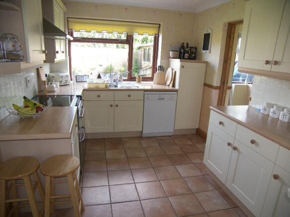 KITCHEN/BREAKFAST