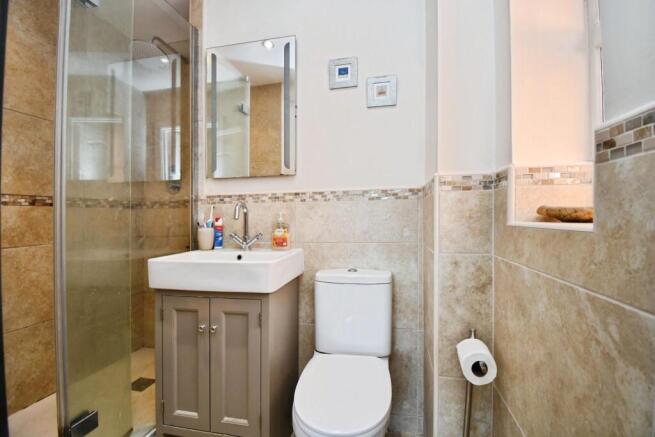 5 bed Detached for sale Image 12