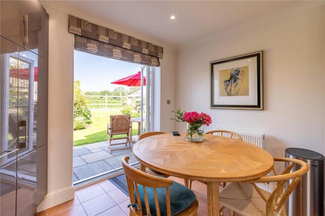 Rutherford Close, Highclere, Newbury, RG20 photo 4