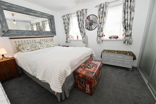 2 bed Flat for sale Image 10