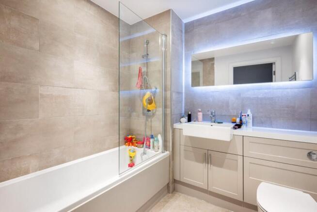 2 bed Flat for sale Image 8