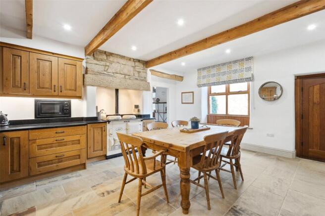 5 bed Detached for sale Image 4