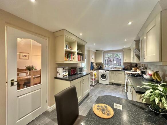 Moorlands Drive, Wybunbury, Cheshire photo 2