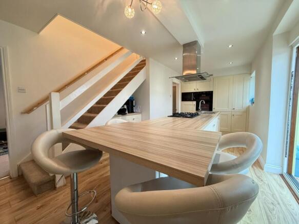 4 bed Detached for sale Image 7