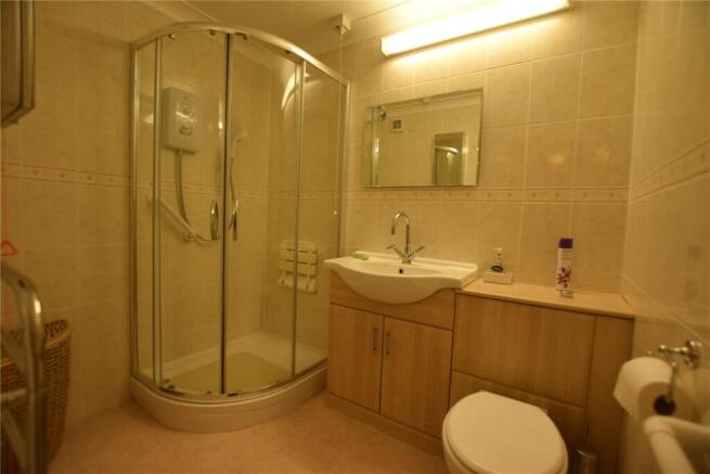 2 bed Apartment to rent Image 4