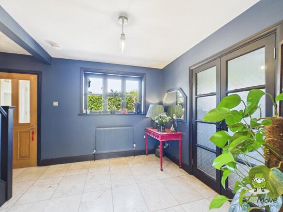 EweMove Estate Agents Basingstoke - 2 Olivers Cott