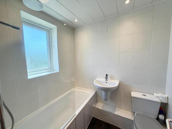 1 bed Semi-Detached to rent Image 5