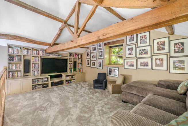 5 bed Detached for sale Image 7