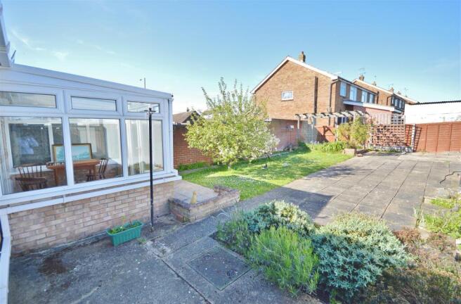 Lymington Avenue, Great Clacton, Essex photo 2