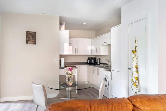 2 bed Apartment for sale Image 4