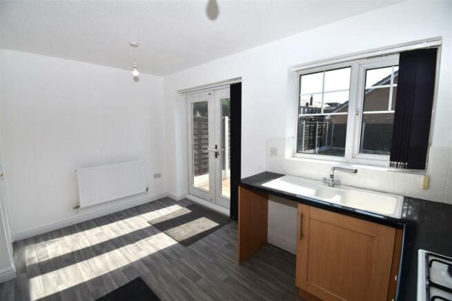 Kitchen/dining.
