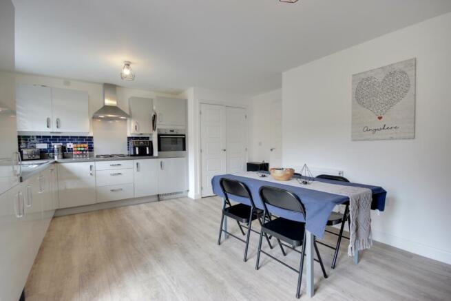 4 bed Detached for sale Image 8