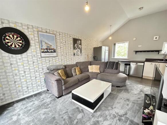 2 bed Apartment for sale Image 8