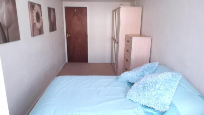 bedroom v2.JPG