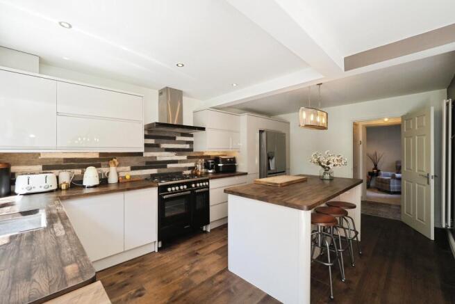 BREATHTAKING kitchen and dining with Bi folds