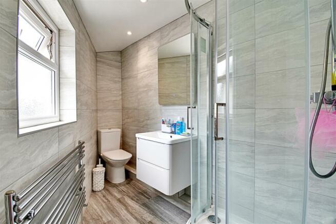 Ensuite 1.jpg