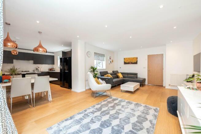 OPEN PLAN LIVING AREA