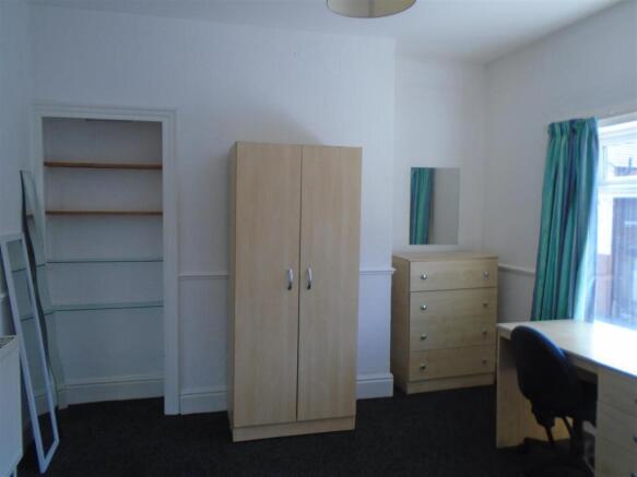 4 bed House Share to rent Image 9