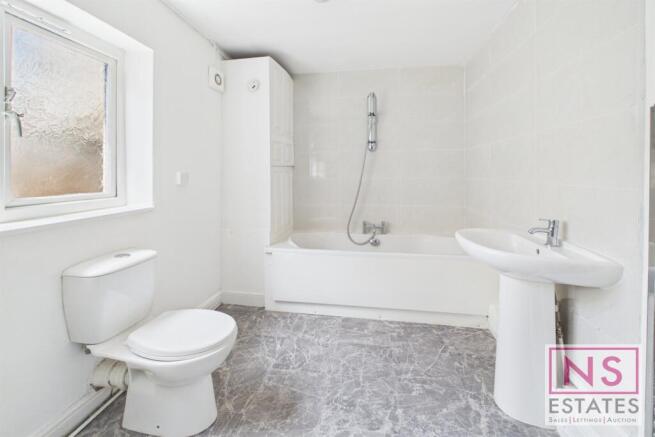 3 bed Terraced for sale Image 4