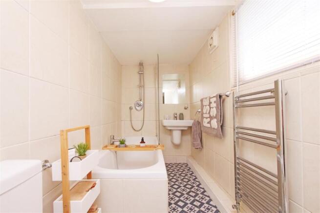 2 bed Apartment for sale Image 8
