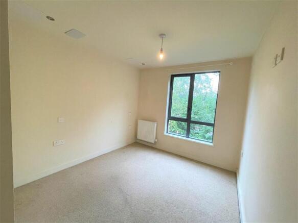 2 bed Apartment to rent Image 4