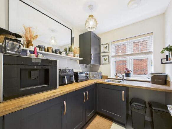 4 bed Detached for sale Image 11