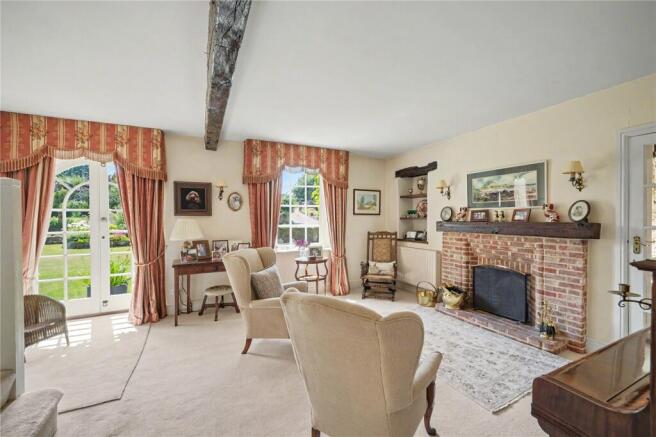 5 bed Detached for sale Image 7