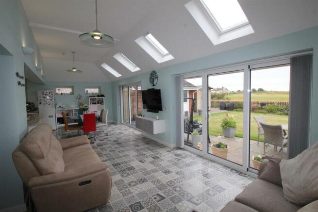 Anson Close, 11 Kitchen Dining Family Room 2.JPG