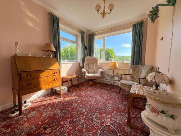 6 bed Detached for sale Image 4