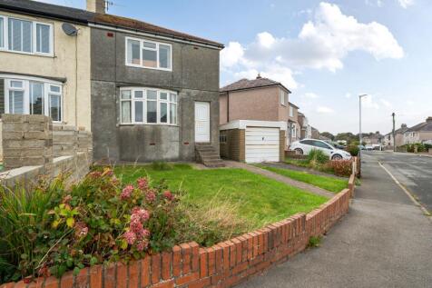 Queens Avenue, Seaton, CA14