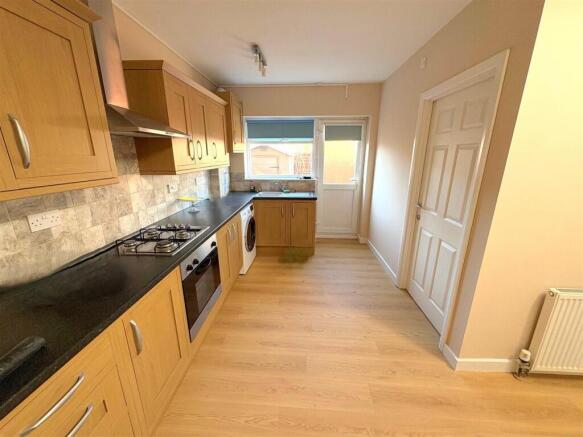Kitchen b.jpg