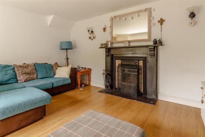 8388233-interior04.jpg
