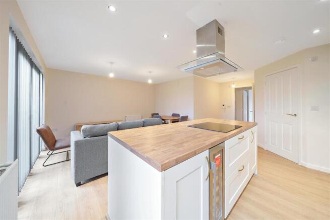 2 bed Apartment to rent Image 6