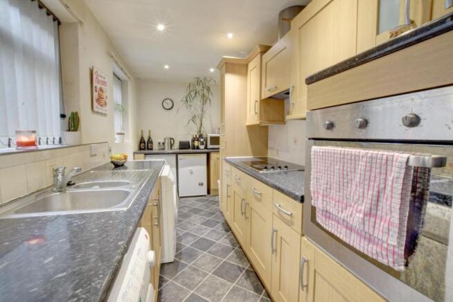 Kitchen 2.jpg