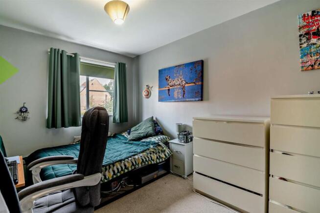 5 bed Detached for sale Image 8
