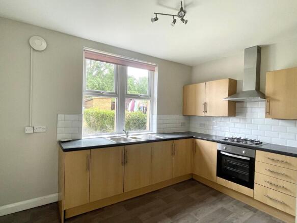 3 bed Semi-Detached for sale Image 8