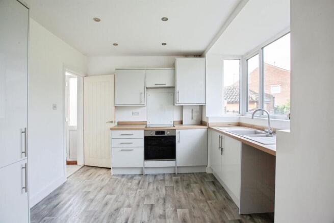 3 bed Semi-Detached for sale Image 6