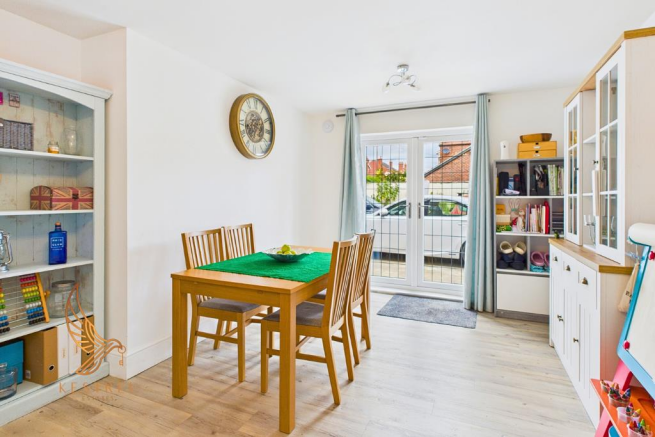 4 bed Semi-Detached for sale Image 11