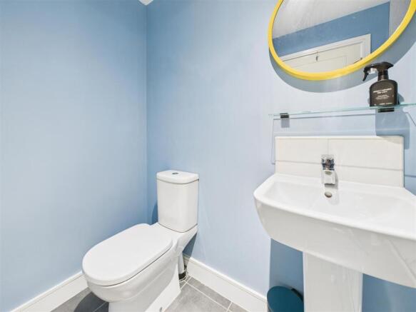 MASTER EN-SUITE