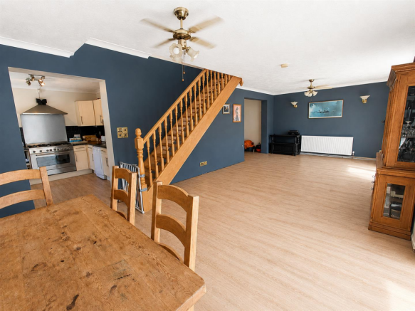 Lounge/Dining Room