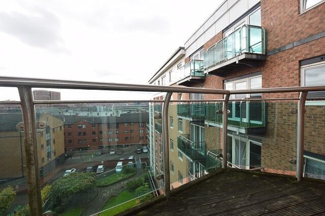 3 bed Apartment to rent Image 9