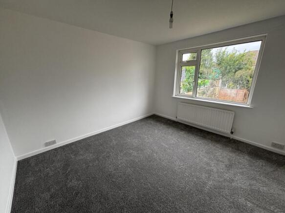 2 bed Semi-Detached Bungalow to rent Image 4