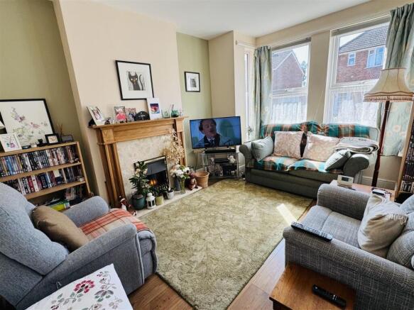 LOUNGE: